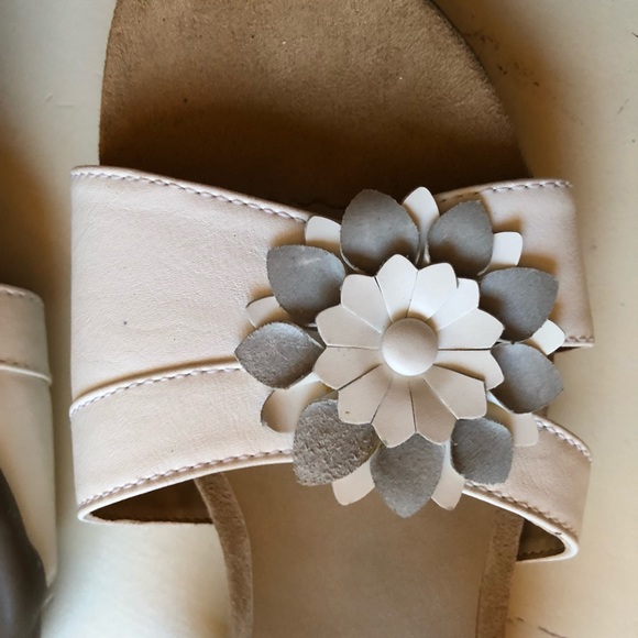 Array White Sandals - Picture 7 of 9